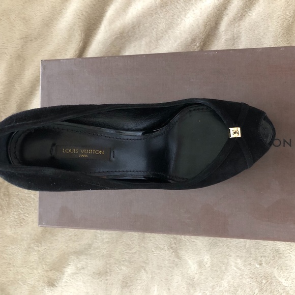 Louis Vuitton - Picture 1 of 3